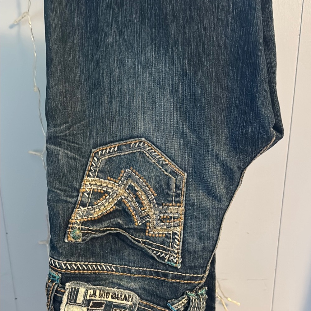Hydraulic slim boot Stylish Blue Jeans with Embroidered Details